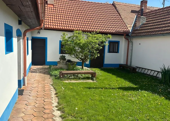 Chalupa Sakvice L Jizni Morava L Palava